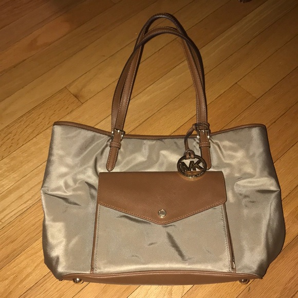 Beautiful Michael Kors purse tote bag - Picture 1 of 14
